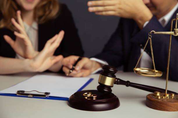 Assegno divorzile e capacità di lavorare dell’ex coniuge: revoca se l’ex coniuge ha capacità lavorativa e sostiene spese “voluttuarie”